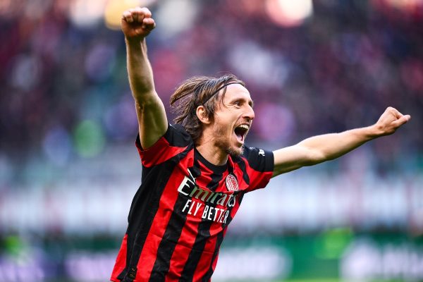Luka Modric, aos 40 anos, renova contrato com o Milan até 2027