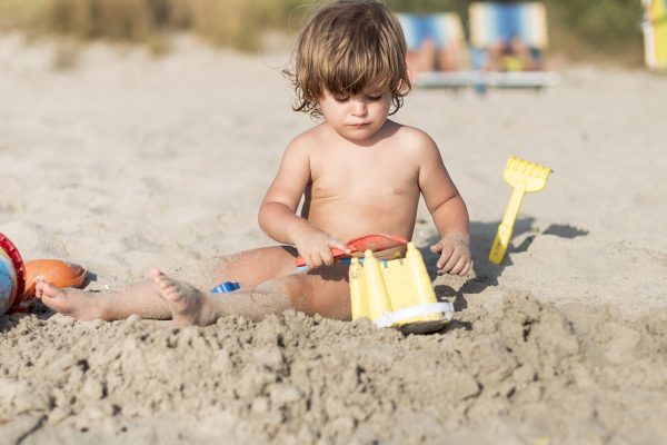 Sol e praia: cuidados essenciais para proteger os olhos de lesões e doenças