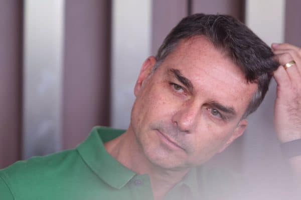 Caso Master traz novas preocupações para aliados de Flávio Bolsonaro