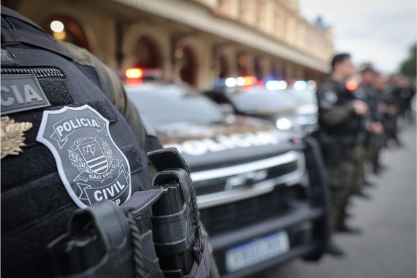 Mãe e padrasto presos após crianças denunciarem tortura no interior de SP