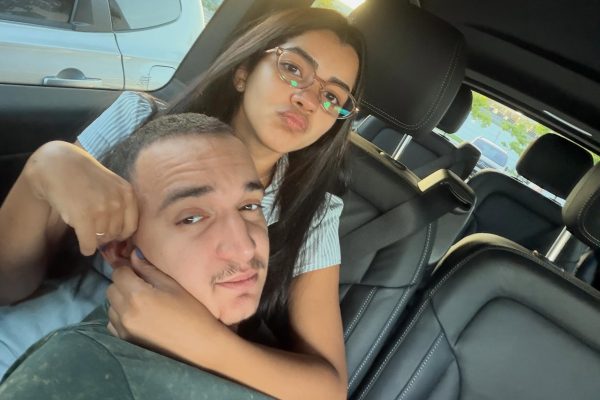 João Gomes é internado e faz brincadeira com esposa: “Date” no hospital