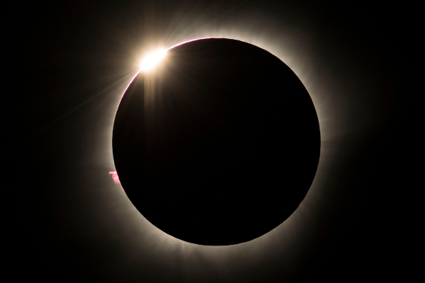 Eclipse lunar em 28/8: impacto nos signos explicado por Ananda Guerra