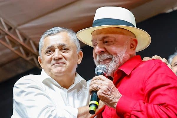 PT Trabalha para Manter PP-União Brasil Neutro e Distante de Flávio Bolsonaro