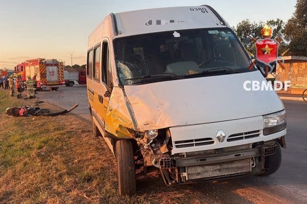 Motociclista morre após colisão com van escolar em Brazlândia