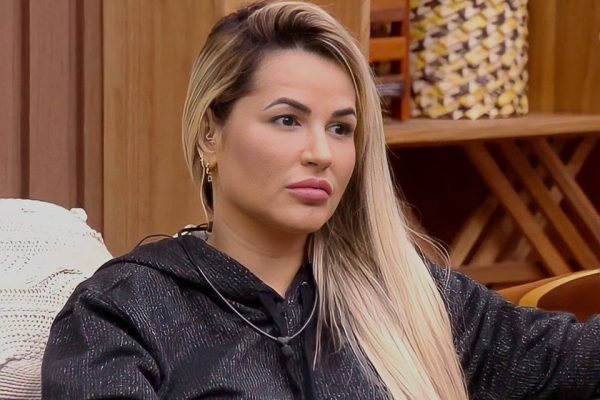 Valentina desabafa sobre prisão de Deolane: “Não consigo viver”