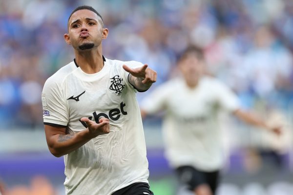 Justino marca de cabeça e Botafogo supera Cruzeiro no Brasileirão