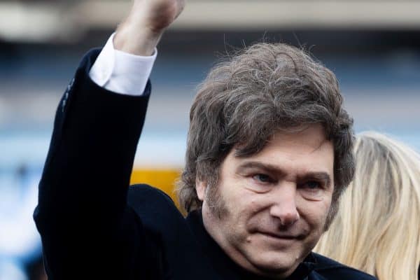 Javier Milei acusa Brasil de financiar campanha contra a Argentina