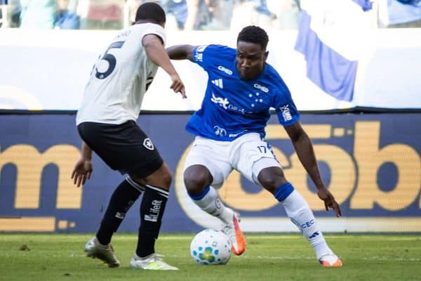 Cruzeiro confirma quinta lesão de Sinisterra em menos de um ano