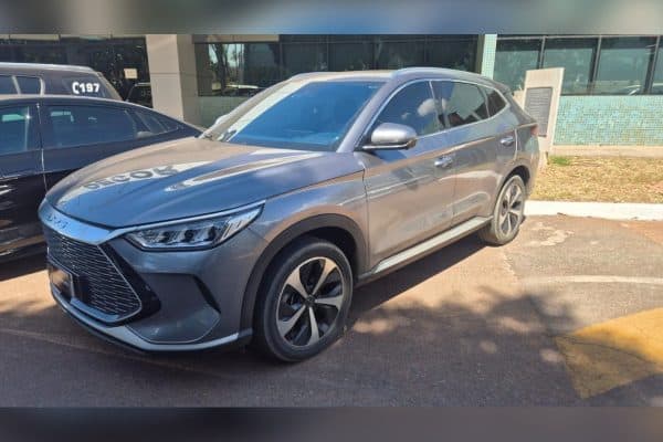 PCDF apreende carros de luxo de casal suspeito de corrupção