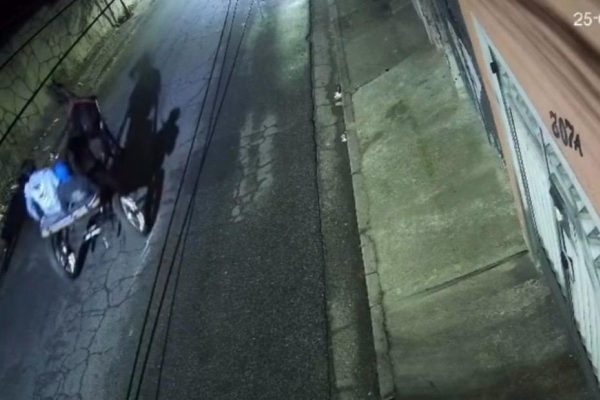 Mulher é assaltada por criminosos em charrete na Grande São Paulo