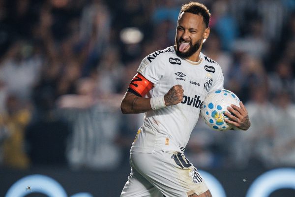Santos busca oitavas da Sul-Americana em meio a controvérsia com Neymar