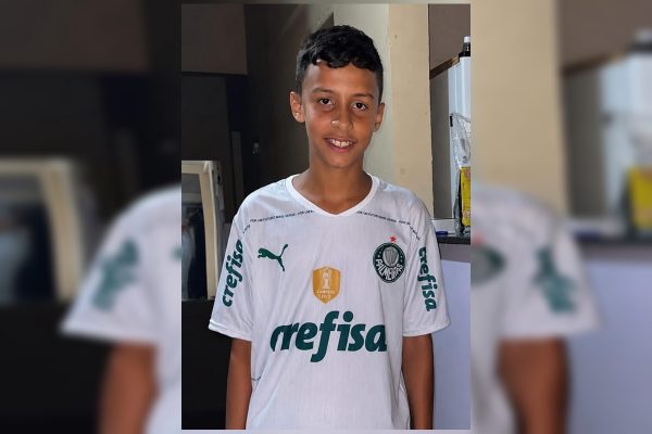 Mãe de menino de 12 anos morto após choque em trailer diz que ele sonhava em ser goleiro