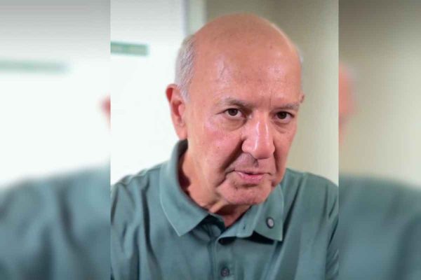 TRE-DF ordena retirada de outdoors de Arruda e Ronaldo Fonseca por irregularidades