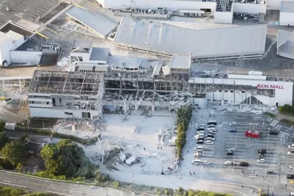 Explosão em shopping no Japão após terremoto de magnitude 6,8 resulta em vítimas