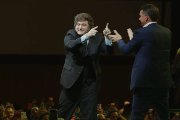 Javier Milei se concentra na economia em reunião com Tarcísio e Flávio Bolsonaro em SP
