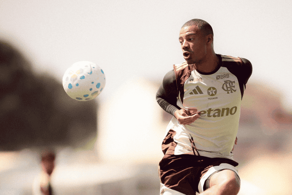 Presidente do Peñarol confirma interesse em Nico De La Cruz, do Flamengo
