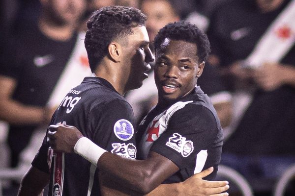 Vasco e Bragantino buscam vitória para avançar na Sul-Americana