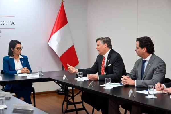 EUA intensificam investimentos no Peru após eleição de aliada de Trump
