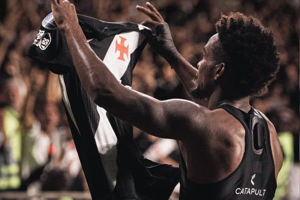 Vasco avança às oitavas da Sul-Americana com gol no final contra o Independiente Medellín