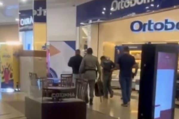 Homem passa quase 24 horas escondido no teto de shopping em Valparaíso