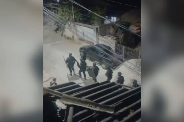 Homem mantém filho refém e é morto por atirador do Bope em MG
