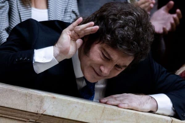 Juristas e políticos argentinos criticam decreto de Javier Milei e mencionam Brasil
