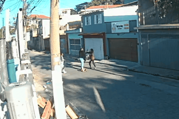 Mulher é atacada com fezes e socos enquanto passeia com cachorro em SP