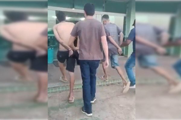 “Gêmeos suspeitos de esfaquear homem por dívida são presos no DF”