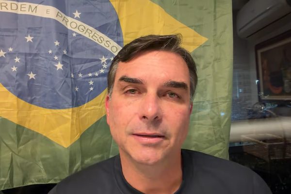Flávio Bolsonaro enfrenta dificuldades em pesquisas de intenção de voto