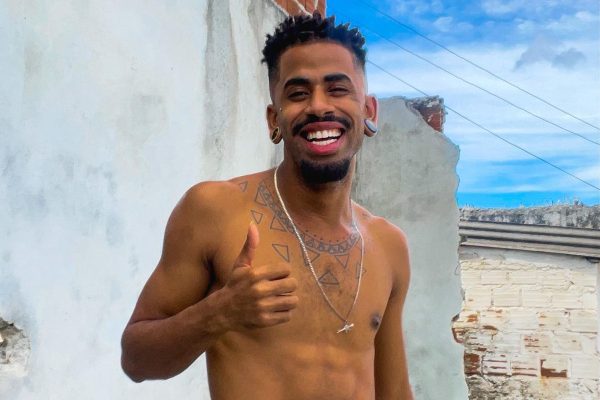 Cantor Afroito cancela vaquinha de R$ 1 milhão após críticas nas redes sociais