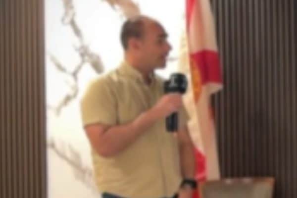 Eduardo Bolsonaro chora ao falar de prisão e ameaça Kim Kataguiri nos EUA