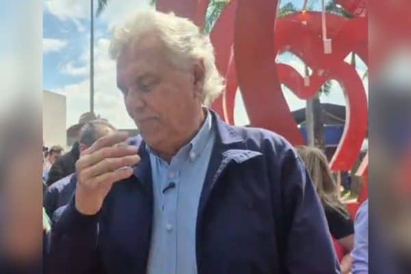 Caiado critica Flávio Bolsonaro por falta de vice: “Não animou o eleitor”