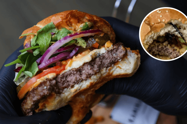 Juiz bate o martelo contra famosa rede de fast food após mulher grávida comer uma barata no hambúrguer