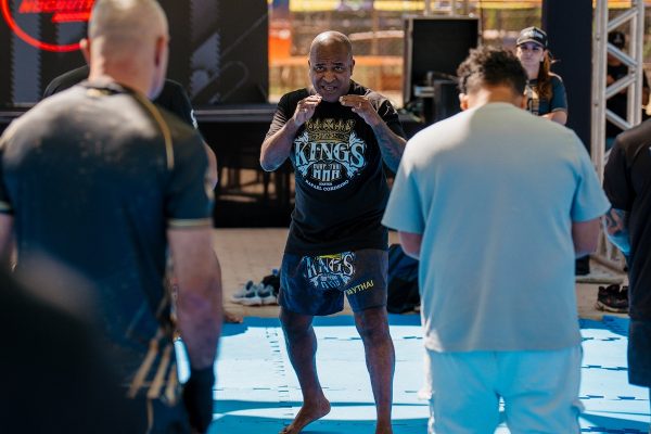 Rafael Cordeiro ministra seminário em Brasília com técnicas do UFC