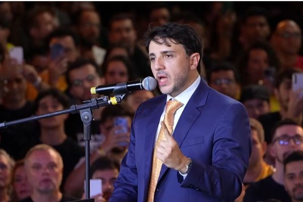 Sérgio Moro é criticado e vaiado em congresso do Partido Missão
