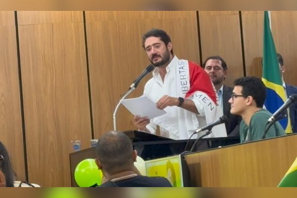 Gabriel Azevedo defende seriedade na política de Minas Gerais em convenção do MDB