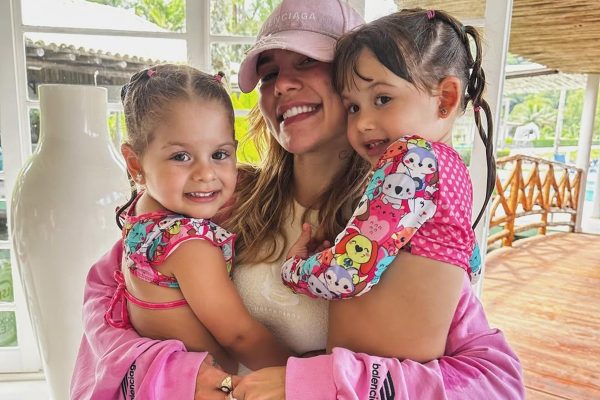 Virginia Fonseca comenta cirurgia das filhas e recuperação