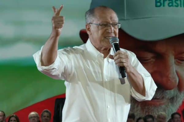 Alckmin critica descrença nas urnas e comemora parceria “Lula com chuchu”