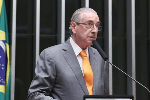 Eduardo Cunha responde a Mateus Simões após ser chamado de “cadáver”
