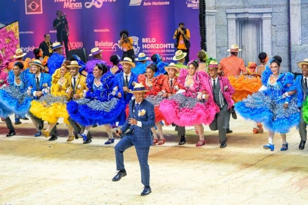 Disputa entre quadrilhas no Arraial de Belô atrai multidão ao Mineirinho