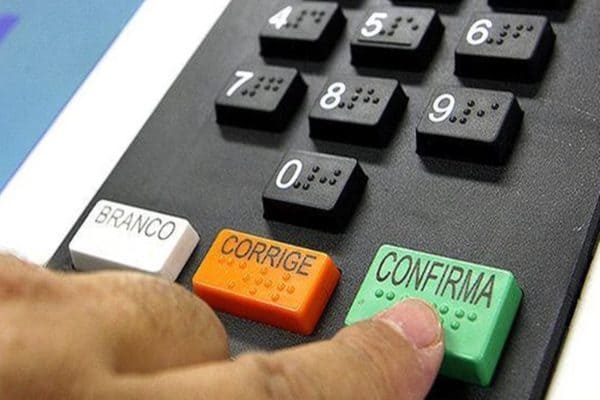 TSE realiza abertura de urna eletrônica ao vivo em rede nacional