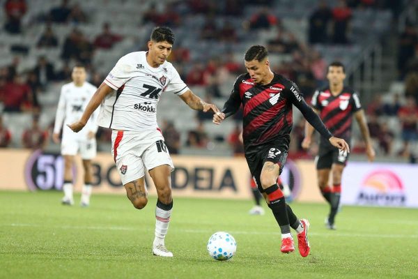 Athletico-PR e Vitória se enfrentam na Copa do Brasil em Curitiba