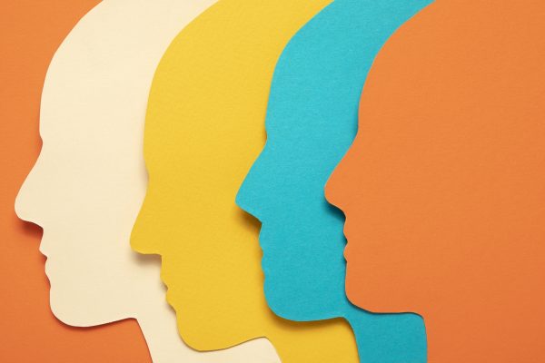 Pesquisa revela que traços de personalidade mudam tanto quanto saúde e renda