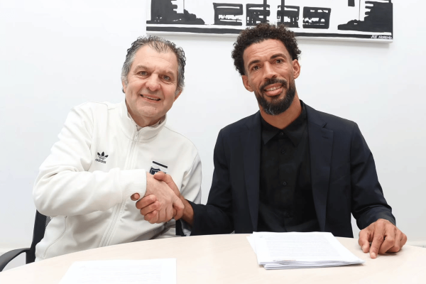 Após mistério, goleiro Vozinha assina com o Colo-Colo