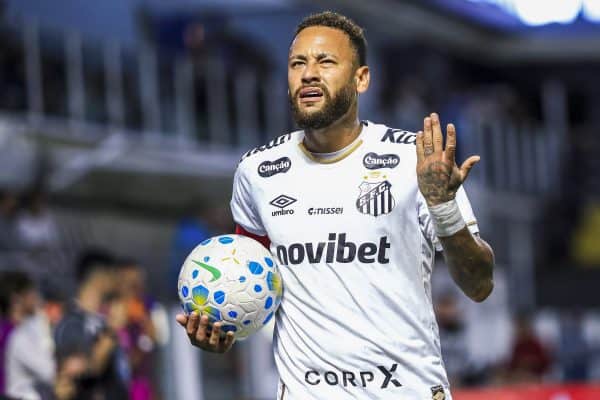 Neymar critica imprensa e deixa futuro no futebol em aberto