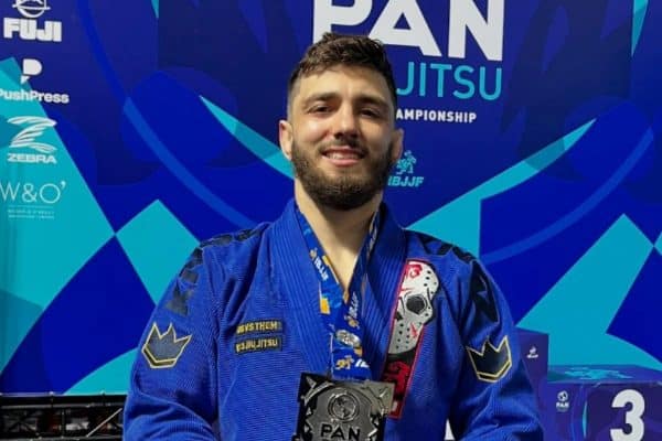 Professor brasileiro de jiu-jítsu é detido pelo ICE nos EUA, e alunos pedem sua libertação