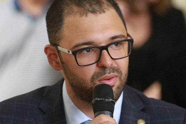 Deputado do PL no RJ vê patrimônio crescer 19 vezes em quatro anos