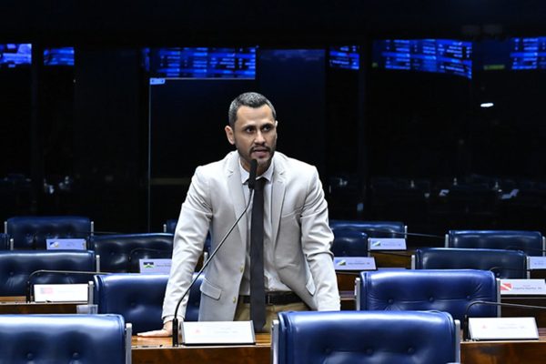 Saída de Cleitinho muda cenário eleitoral em MG; análise de quem ganha e perde