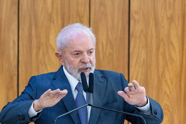 Pesquisa Meio/Ideia: Lula é desaprovado por 49% dos eleitores, enquanto 48,5% o aprovam