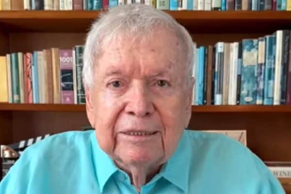 Boni responde a internauta após ser chamado de “gagá”